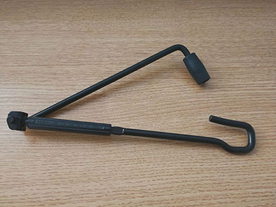 做汽車千斤頂手搖桿成型產品，選貝朗線材折彎機